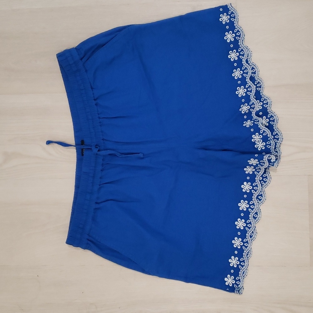 J Crew Factory NWT Linen blend scallop embroidered hem shorts, sz M